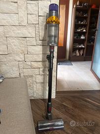 Dyson V 15 e folletto