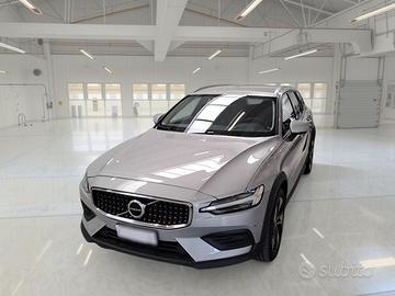 VOLVO V60 CROSS COUNTRY B4 D AWD AUTOM. CORE STATI