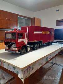 Camion poker  Volvo rimorchio Ferrari