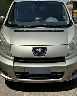 Peugeot Expert 9 posti passo lungo