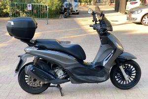 Piaggio Beverly 300 - Scooter