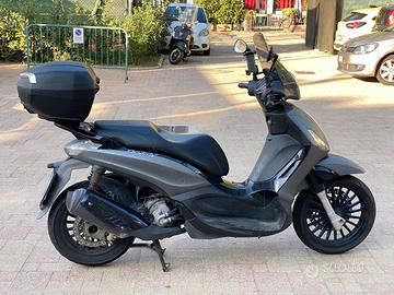 Piaggio Beverly 300 - Scooter