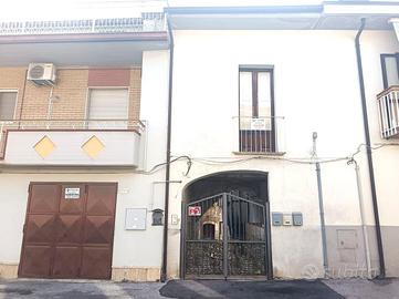 CASA SEMINDIPENDENTE A SERINO