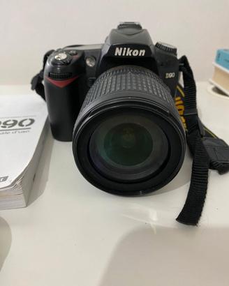 Nikon Reflex D90 con obiettivo 18-105mm