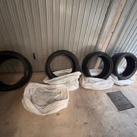 Gomme 245/35/19 Nitto