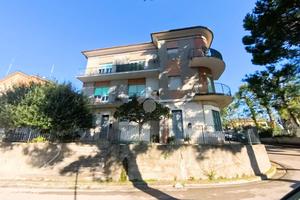 4 LOCALI A CIVITANOVA MARCHE