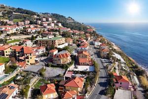 2 LOCALI A CIPRESSA