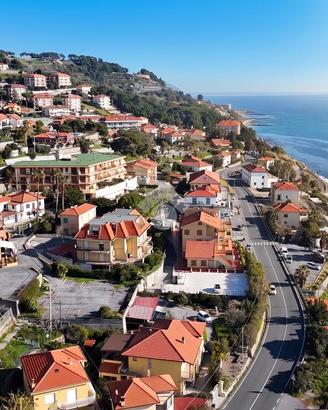 2 LOCALI A CIPRESSA