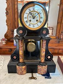 Orologio a pendolo antico in marmo nero