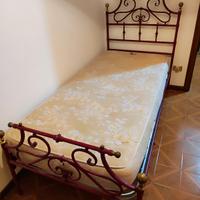Letto singolo in ferro con rete e materasso inclus