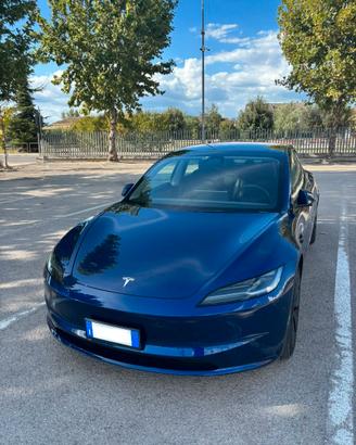 Tesla Model 3 RWD Highland, colore Blu
