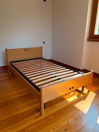 Letto piazza e mezza in legno con rete a doghe
