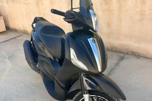 Beverly 125 con blocco 300