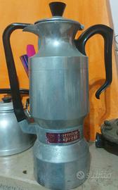 macchina da caffe' molto antica