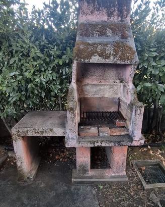 Barbecue in muratura per giardino