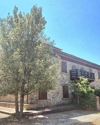 Villa di 525 m² con più di 5 locali a Monticiano