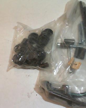 KIT ATTACCHI PARABREZZA FREE PIAGGIO 445496