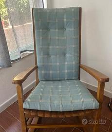 Coppia Sedie a Dondolo in Legno  con Cuscini