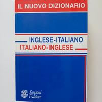 libri e dizionario inglese