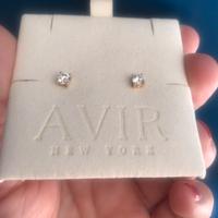 Orecchini tappabuchi diamante.