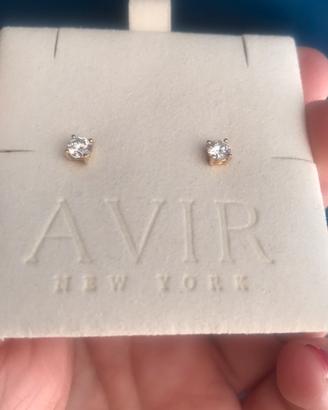 Orecchini tappabuchi diamante.