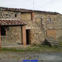 Casale da ristrutturare con ha 33 terreni