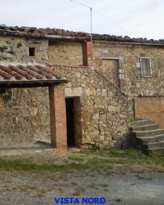 Casale da ristrutturare con ha 33 terreni