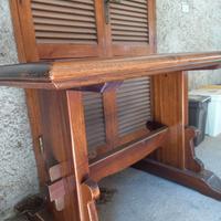 Tavolo da pranzo in legno di noce massello