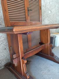 Tavolo da pranzo in legno di noce massello