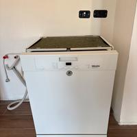 Lavastoviglie Miele ad incastro