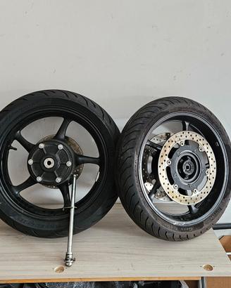Ruote e gomme 120/70 ZR17 + 160/60 ZR17 (XJ6) 