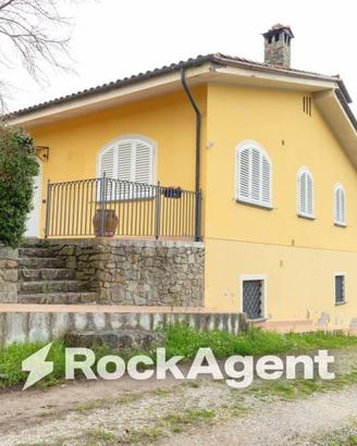 Villa di 320 m² con più di 5 locali a Montecarlo