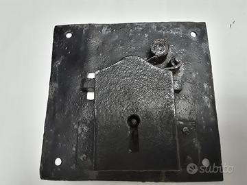 Antica serratura da collezione 