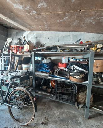 Scaffale in legno per garage