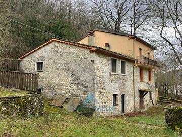 Appartamento di 345 m² con più di 5 locali e box a