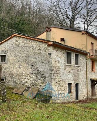 Appartamento di 345 m² con più di 5 locali e box a