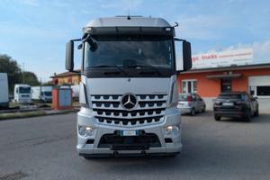 TRATTORE STRADALE E AUTOCARRO CON SISTEMA SCARRABI