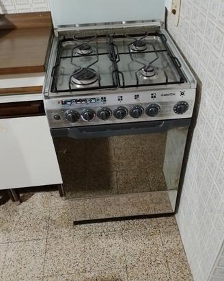 Cucina Ariston 4 fuochi + forno elettrico