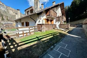 2 LOCALI A VALDIDENTRO