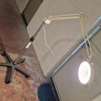 Lente luminosa da estetista 