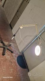 Lente luminosa da estetista 