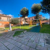 Quadrivano con doppia esposizione posto auto