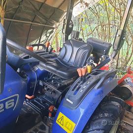 Ttrattore Farmtrac seminyovo