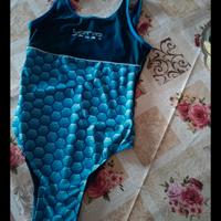 Nuovo costume per piscina