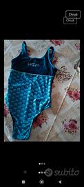 Nuovo costume per piscina