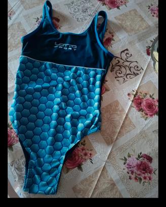 Nuovo costume per piscina