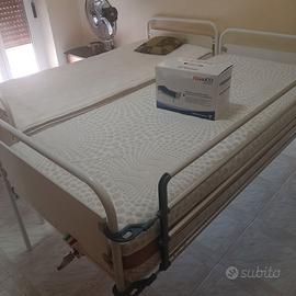 Letto ospedaliero con materasso