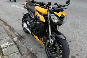 Triumph Street Triple 765 RS Yellow