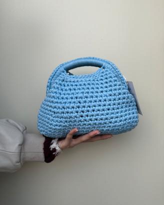 Borsa a mano artigianale all’uncinetto