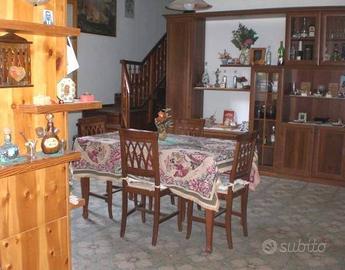Casa indipendente di 350 m² con più di 5 locali e 